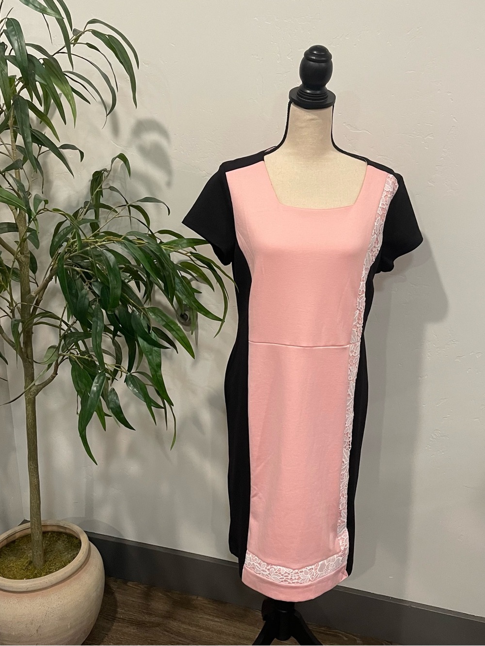 H Haltson Colorblock Sheath Dress Pink Black White Lace Trim Slimming Size L